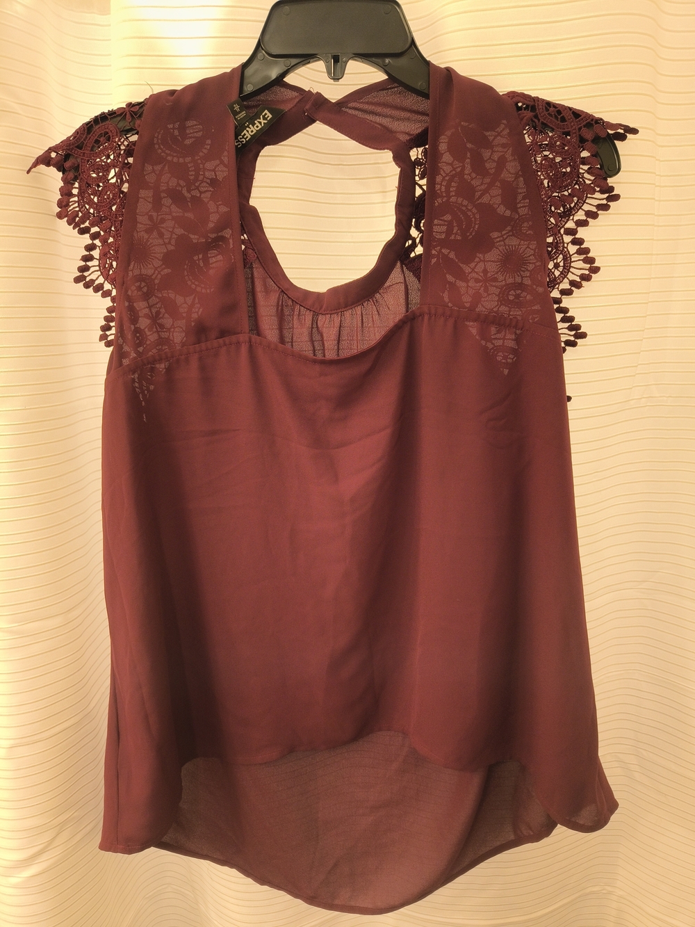 Express Women's Sleeveless Crochet-Trim Shell Top — Burgundy